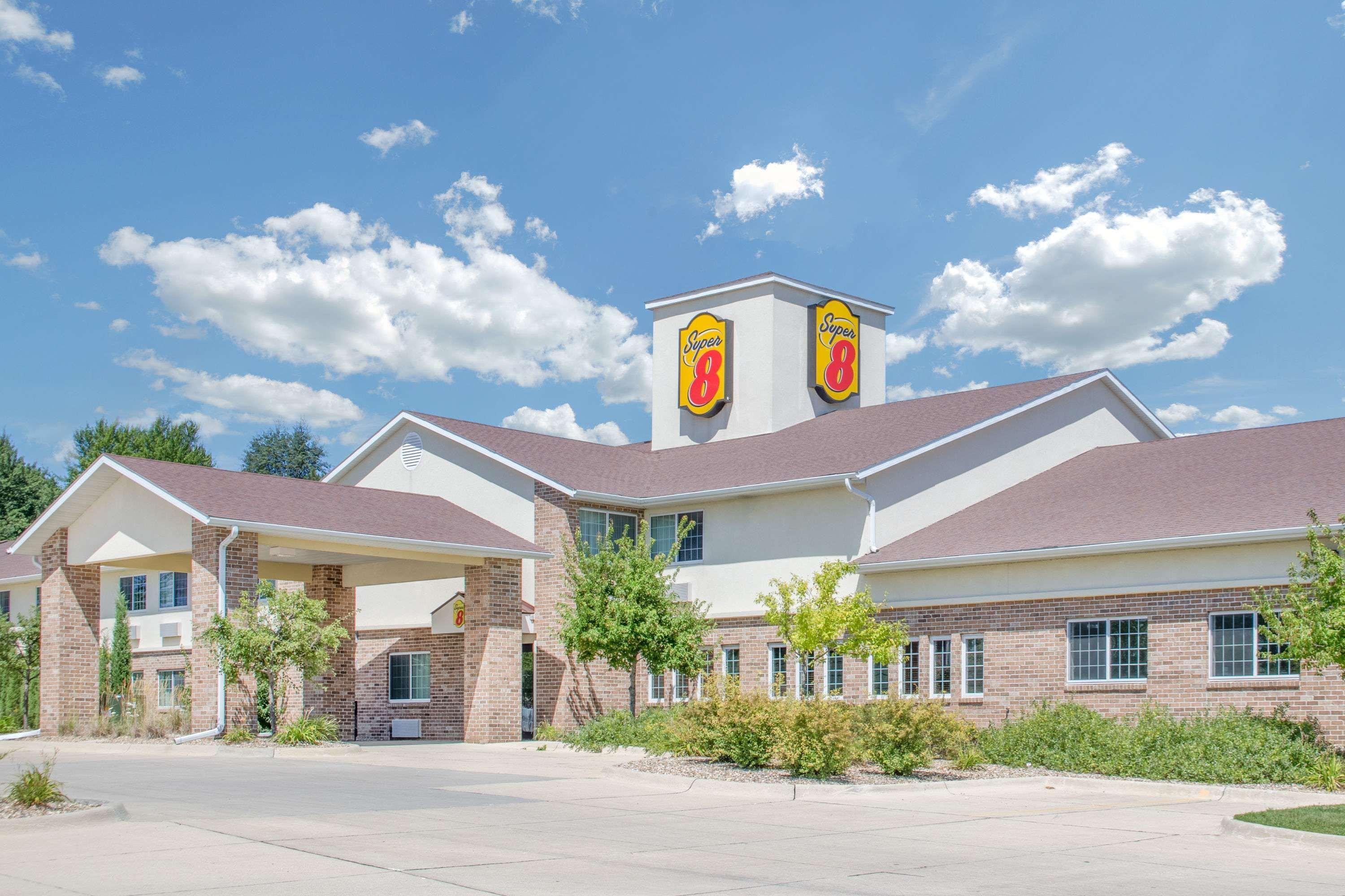 Super 8 By Wyndham Cedar Falls Exterior foto