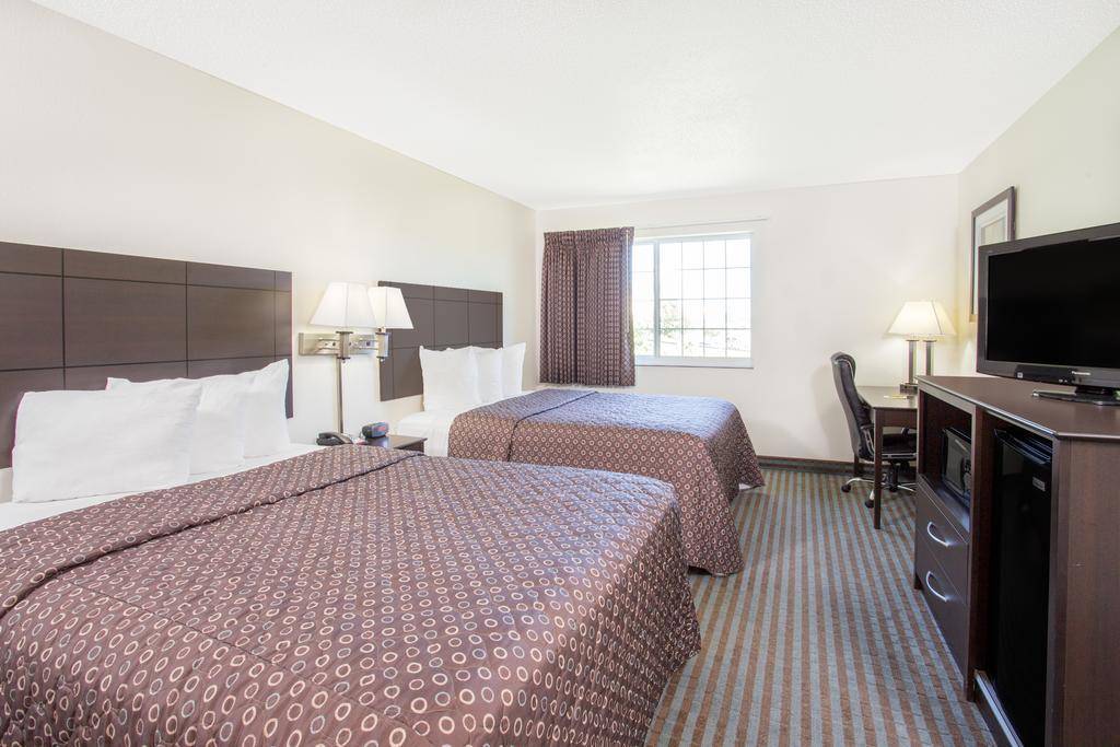 Super 8 By Wyndham Cedar Falls Exterior foto